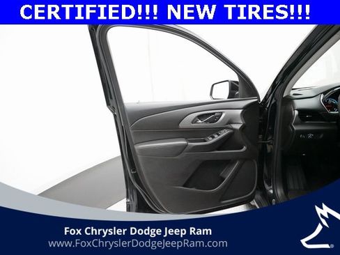 Used 2021 Chevrolet Traverse LS image 27