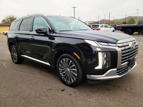 Used 2024 Hyundai Palisade Calligraphy image 3