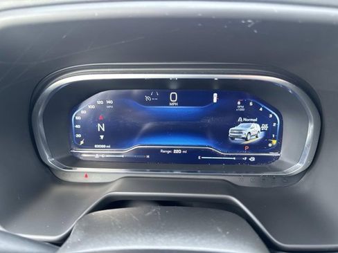 Used 2024 Chevrolet Suburban Premier image 28