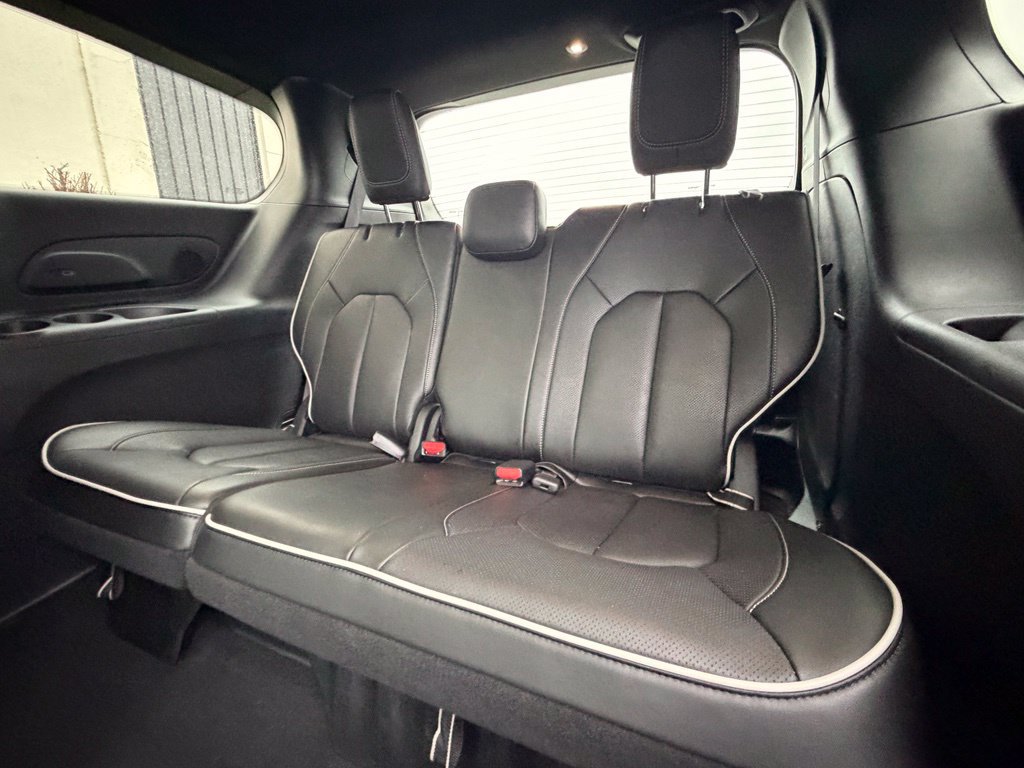 Used 2026 Chrysler Pacifica Limited FWD image 11