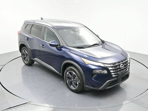 Used 2024 Nissan Rogue SV AWD/4WD image 18