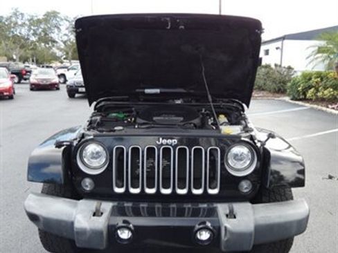 Used 2017 Jeep Wrangler Unlimited Sahara w/ Connectivity Group image 6