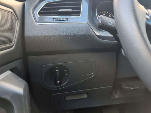 Used 2020 Volkswagen Tiguan S image 24