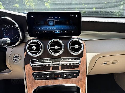 Used 2022 Mercedes-Benz GLC 300 image 19