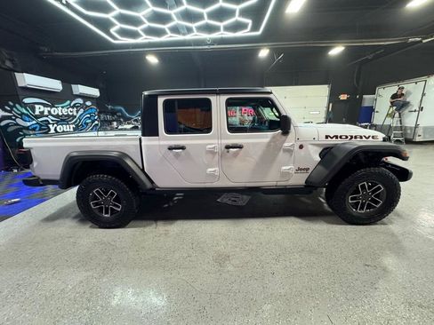 Used 2026 Jeep Gladiator Mojave AWD/4WD image 6
