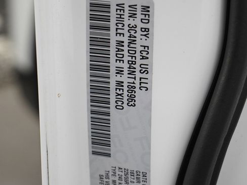 Used 2022 Jeep Compass Latitude image 27