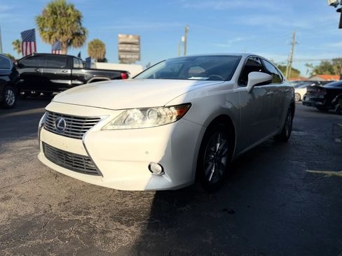 Used 2013 Lexus ES 300h w/ Luxury Pkg FWD image 6