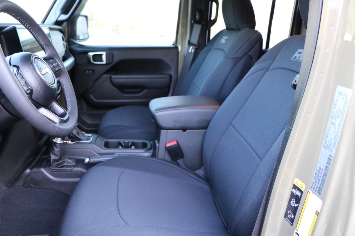 Used 2025 Jeep Gladiator Sport AWD/4WD image 22