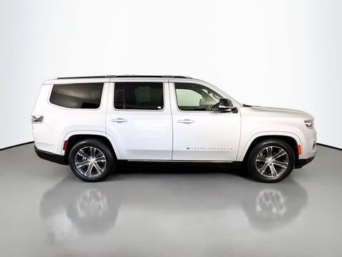 Used 2023 Jeep Grand Wagoneer 4WD w/ Flexible Seating Group image 8
