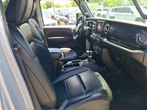 Used 2022 Jeep Wrangler Unlimited Sahara AWD/4WD image 15