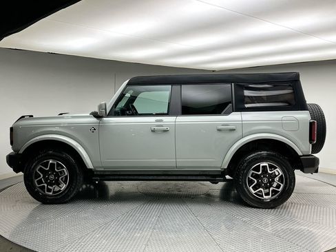 Used 2023 Ford Bronco Outer Banks image 2