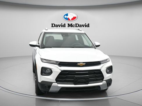 Used 2023 Chevrolet TrailBlazer LT FWD image 2
