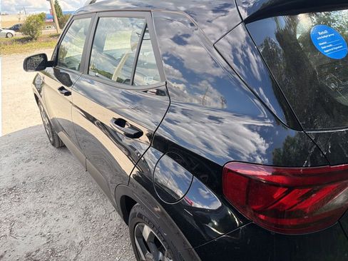 Used 2025 Hyundai Venue SEL FWD image 7