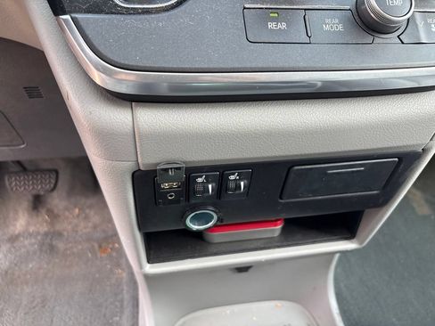 Used 2015 Toyota Sienna XLE w/ XLE Navigation Package FWD image 18