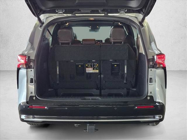 Used 2024 Toyota Sienna Platinum AWD/4WD image 6