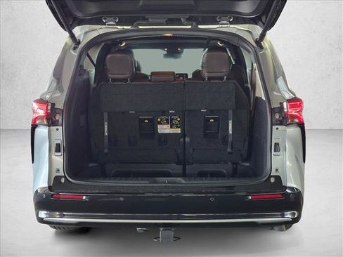 Used 2024 Toyota Sienna Platinum AWD/4WD image 6