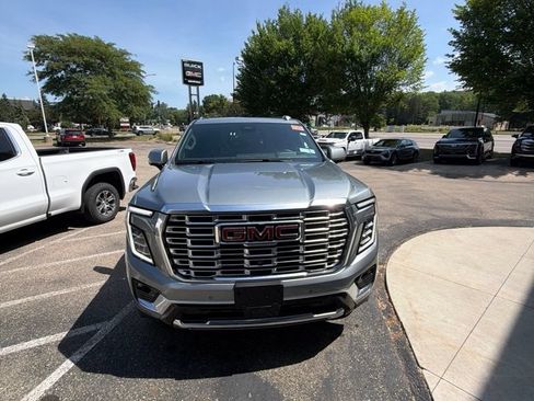Used 2025 GMC Yukon XL Denali AWD/4WD image 9