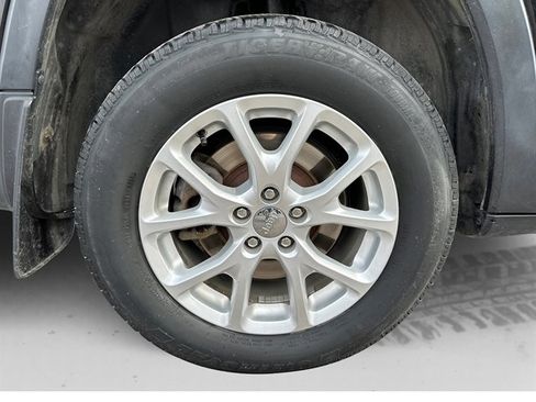 Used 2014 Jeep Cherokee Latitude w/ Cold Weather Group image 17