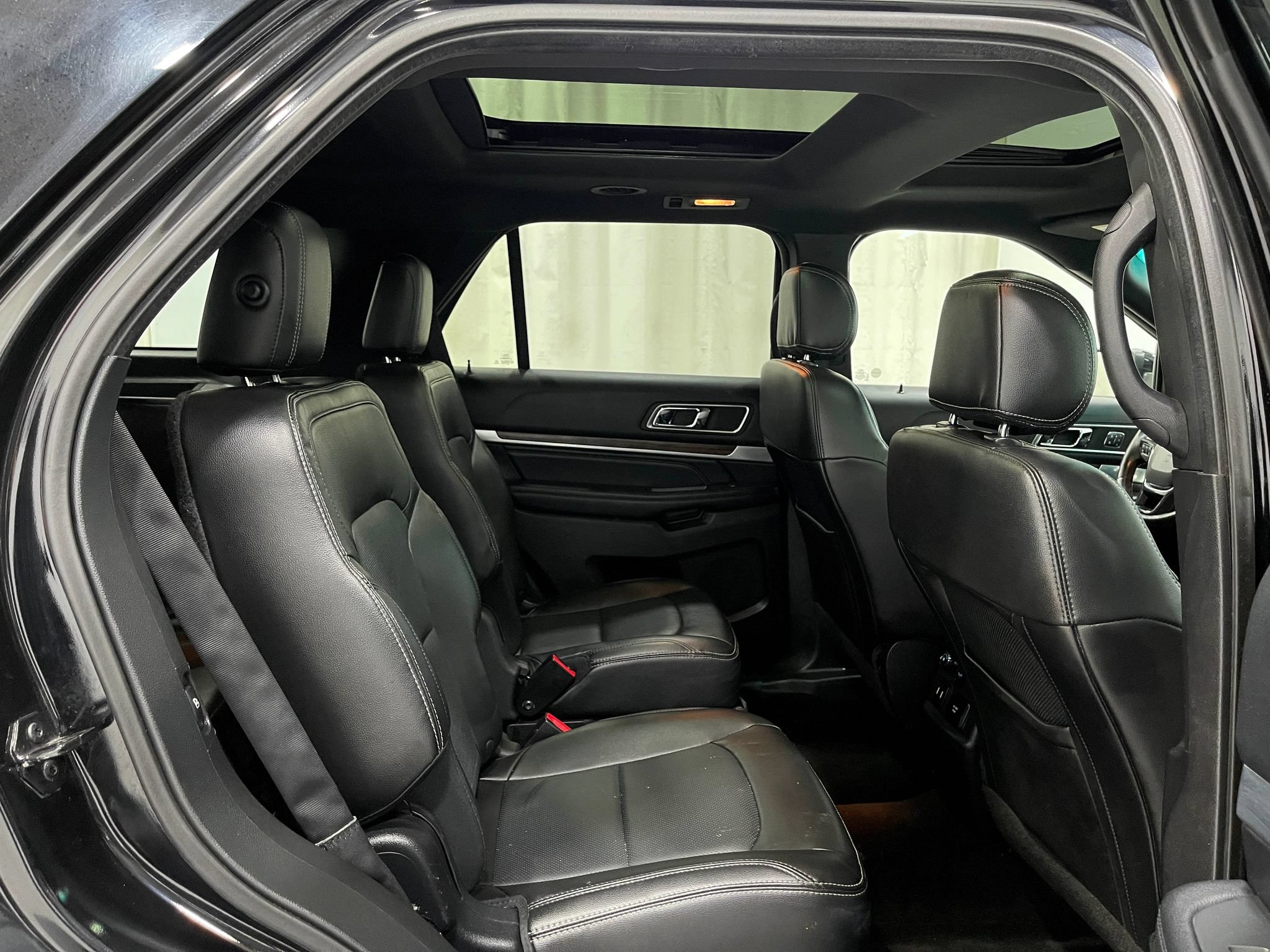 Used 2016 Ford Explorer Limited w/ Equipment Group 301A AWD/4WD image 33