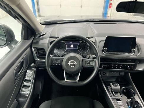 Used 2024 Nissan Rogue S FWD image 11