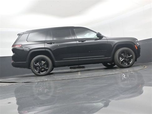 New 2025 Jeep Grand Cherokee L Altitude image 37