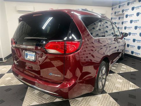 Used 2018 Chrysler Pacifica Limited w/ Advanced Safetytec Group FWD image 4