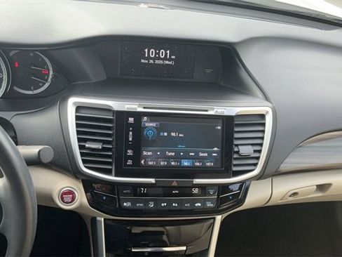 Used 2017 Honda Accord EX-L image 15