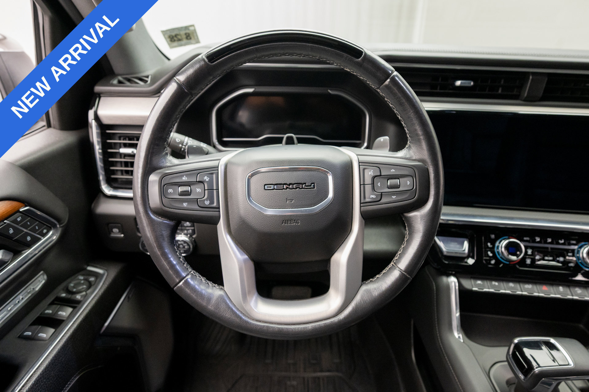 Used 2023 GMC Sierra 1500 Denali w/ Technology Package AWD/4WD image 9