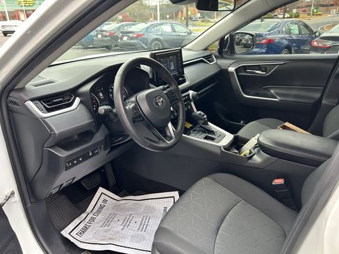 Used 2025 Toyota RAV4 XLE image 9