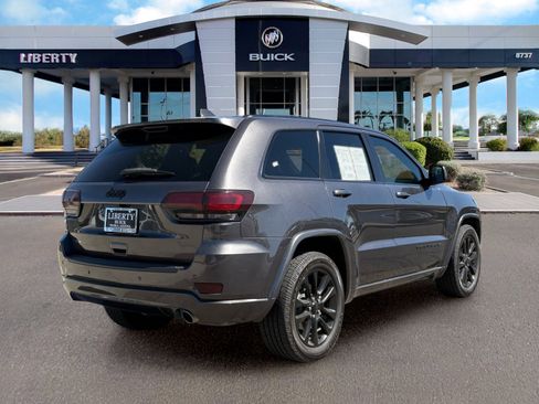 Used 2020 Jeep Grand Cherokee Altitude RWD image 3