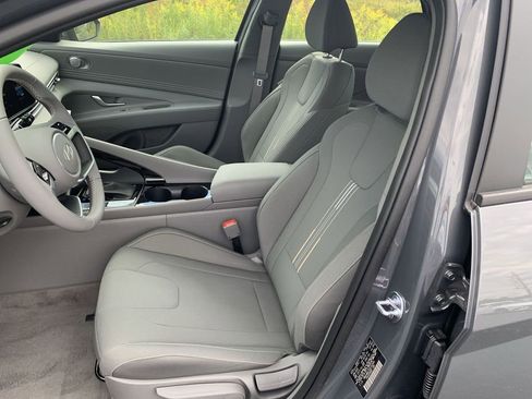 New 2025 Hyundai Elantra SEL image 11