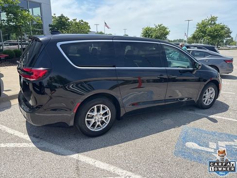 Used 2024 Chrysler Pacifica Touring-L FWD image 23
