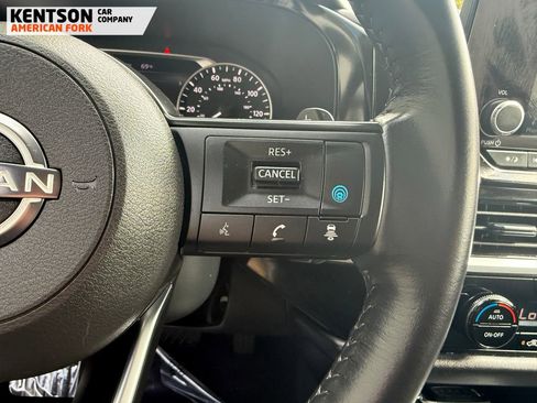 Used 2025 Nissan Pathfinder SV image 19