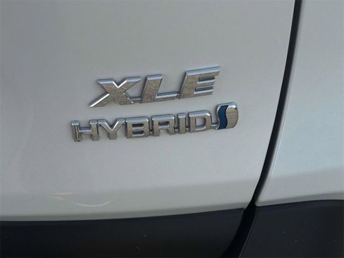Certified 2022 Toyota RAV4 XLE Premium image 7