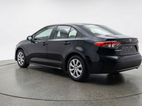 Used 2025 Toyota Corolla LE image 6