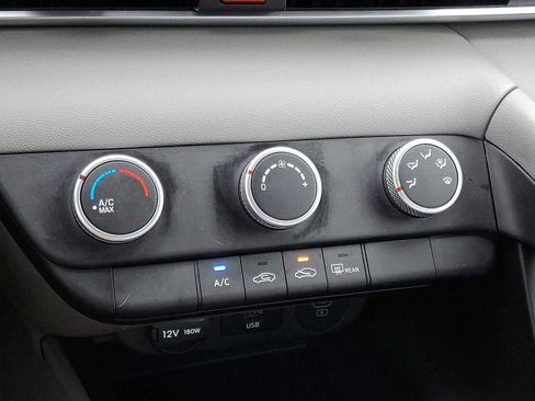 Used 2024 Hyundai Elantra SE image 22