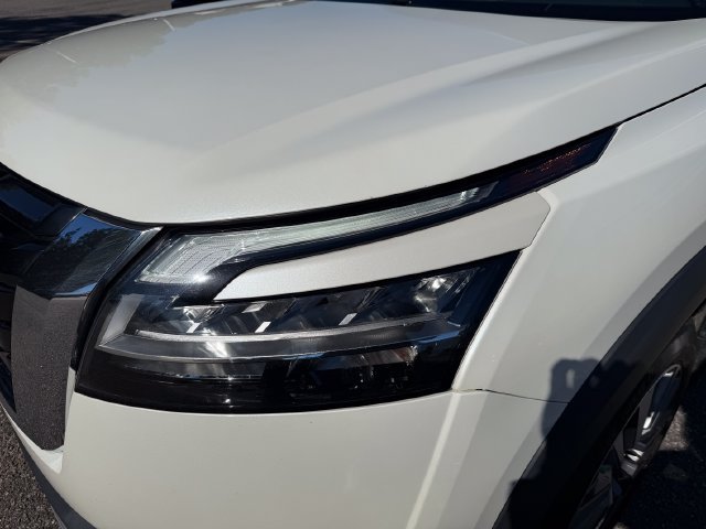 Used 2023 Nissan Pathfinder SL AWD/4WD image 12