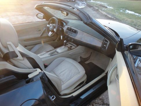Used 2006 BMW Z4 3.0i image 8