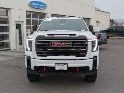 Used 2025 GMC Sierra 2500 AT4 image 12