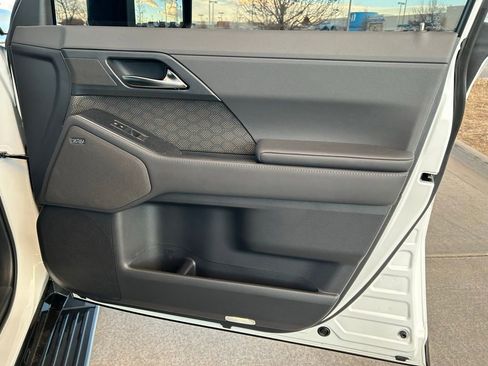 Used 2024 Lexus GX 550 image 32