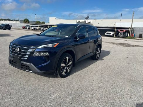 Used 2024 Nissan Rogue SL AWD/4WD image 8