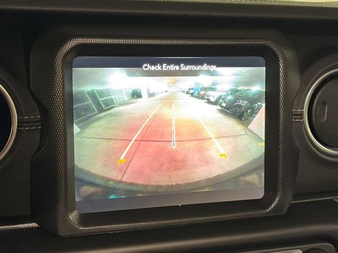 Used 2023 Jeep Wrangler Unlimited Sahara w/ Cold Weather Group AWD/4WD image 28