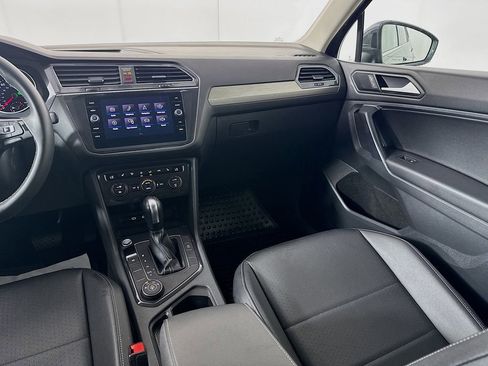 Used 2021 Volkswagen Tiguan SE image 27