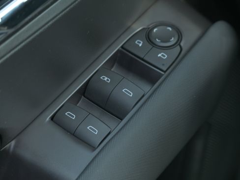 Used 2024 Chevrolet Colorado Z71 w/ Z71 Convenience Package 2 image 28