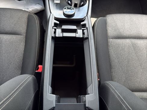 Used 2025 Nissan Rogue SV AWD/4WD image 38