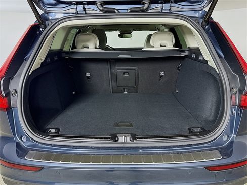 New 2026 Volvo V60 B5 Cross Country Plus w/ Climate Package image 27