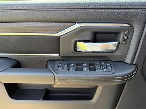 New 2026 RAM 2500 Laramie AWD/4WD image 15