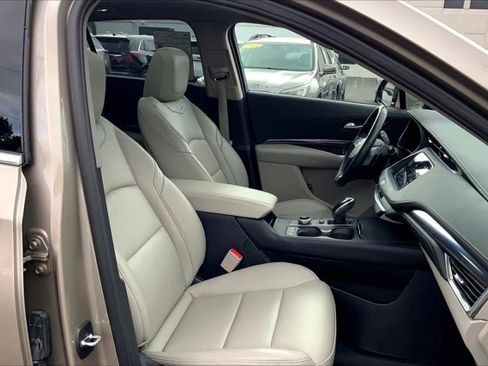 Used 2023 Cadillac XT4 Luxury w/ Cold Weather Package image 6
