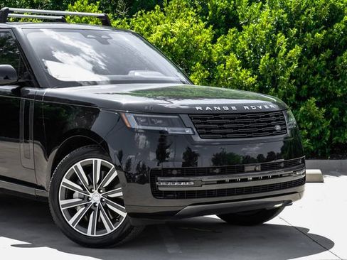 Used 2024 Land Rover Range Rover SE AWD/4WD image 9