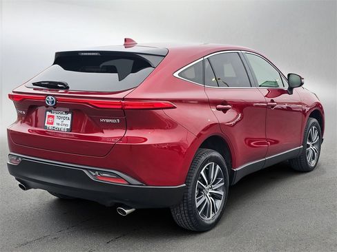 Used 2022 Toyota Venza LE image 11